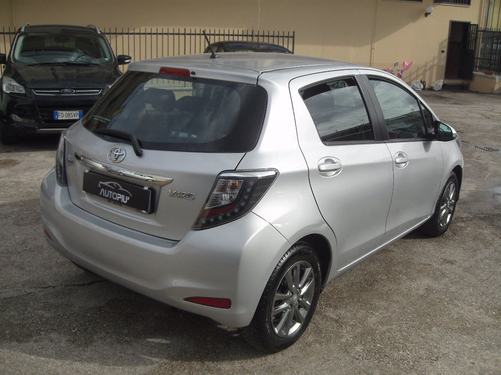 TOYOTA YARIS 1.0 BENZINA LOUNGE